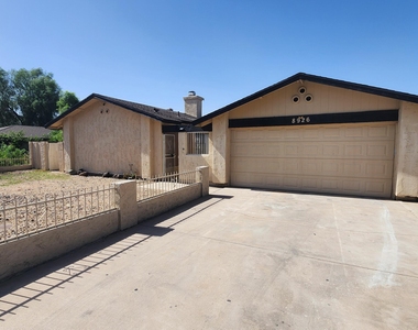 8926 N 55th Avenue - Photo Thumbnail 12