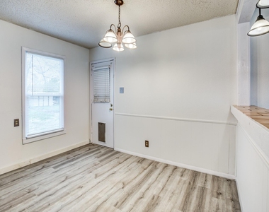 533 Nw Lorna Street - Photo Thumbnail 8
