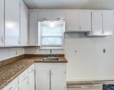 533 Nw Lorna Street - Photo Thumbnail 13