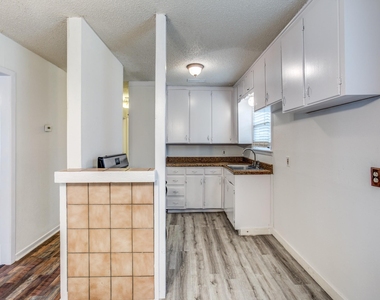 533 Nw Lorna Street - Photo Thumbnail 11