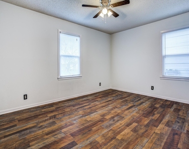 533 Nw Lorna Street - Photo Thumbnail 16