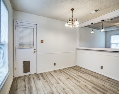533 Nw Lorna Street - Photo Thumbnail 7