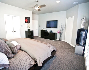 2411 N Hall Street - Photo Thumbnail 19