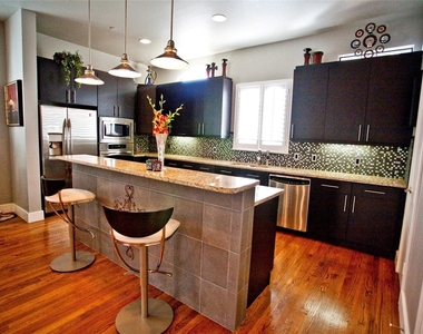 2411 N Hall Street - Photo Thumbnail 10