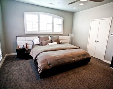 2411 N Hall Street - Photo Thumbnail 17