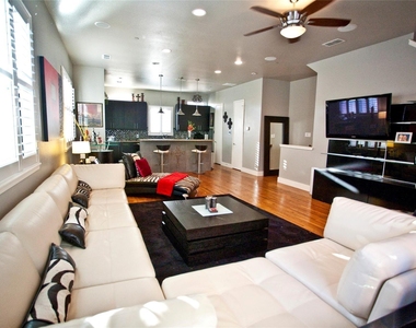 2411 N Hall Street - Photo Thumbnail 16