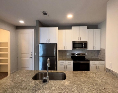 260 Davis Street - Photo Thumbnail 6