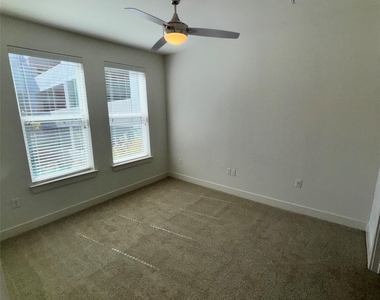 260 Davis Street - Photo Thumbnail 9