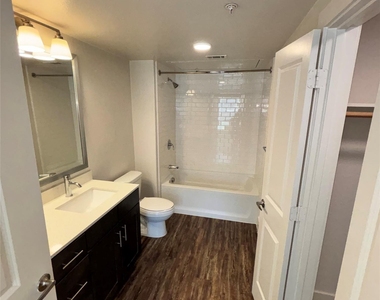 260 Davis Street - Photo Thumbnail 10