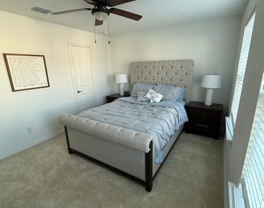 4617 Golden Gate Way - Photo Thumbnail 20
