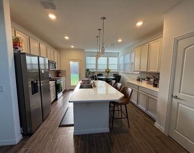 4617 Golden Gate Way - Photo Thumbnail 13
