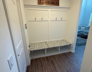 4617 Golden Gate Way - Photo Thumbnail 11