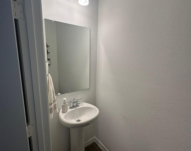 4617 Golden Gate Way - Photo Thumbnail 7