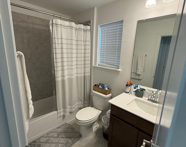 4617 Golden Gate Way - Photo Thumbnail 17