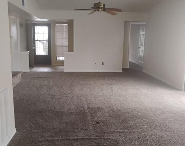542 White Oak Street - Photo Thumbnail 2