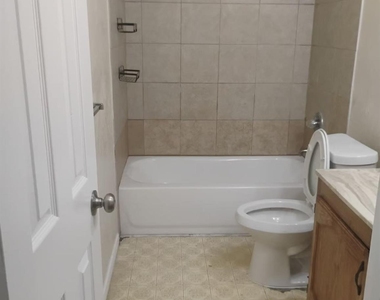 542 White Oak Street - Photo Thumbnail 8