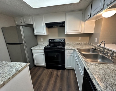 2119 Park Willow Lane - Photo Thumbnail 4
