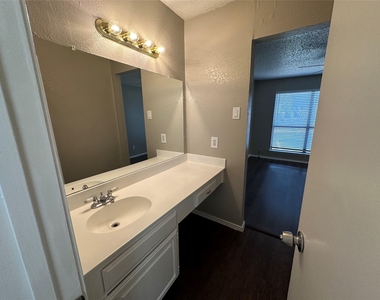2119 Park Willow Lane - Photo Thumbnail 9