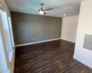 260 Davis Street - Photo Thumbnail 8