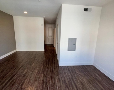 260 Davis Street - Photo Thumbnail 5