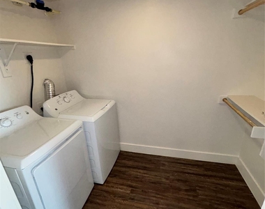 260 Davis Street - Photo Thumbnail 6