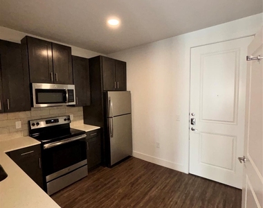 260 Davis Street - Photo Thumbnail 3