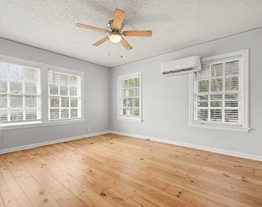 4026 Holland Avenue - Photo Thumbnail 3