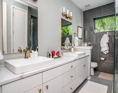6100 Hudson Street - Photo Thumbnail 9