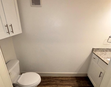 260 Davis Street - Photo Thumbnail 5
