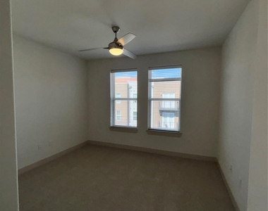 260 Davis Street - Photo Thumbnail 10