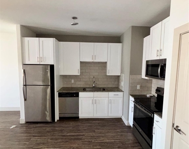 260 Davis Street - Photo Thumbnail 17