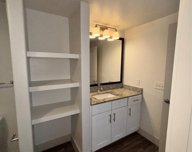 260 Davis Street - Photo Thumbnail 12