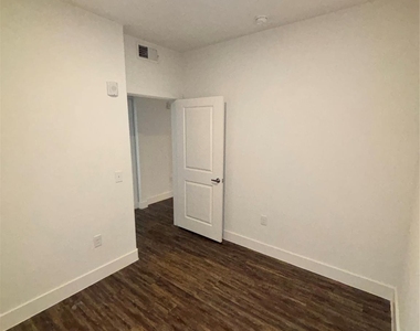 260 Davis Street - Photo Thumbnail 24