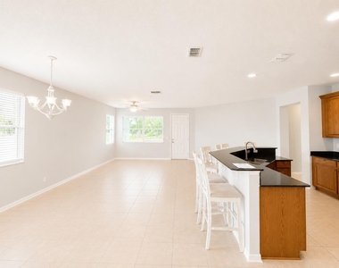948 Sw Jeremko Avenue - Photo Thumbnail 5