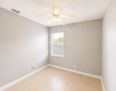 948 Sw Jeremko Avenue - Photo Thumbnail 9