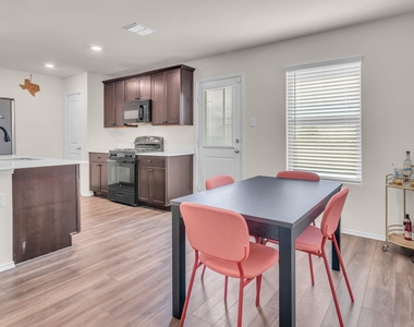 209 Wishbone Lane - Photo Thumbnail 12