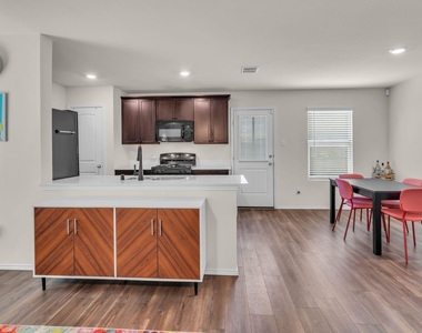209 Wishbone Lane - Photo Thumbnail 10