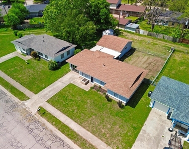 1308 Rose Avenue - Photo Thumbnail 2