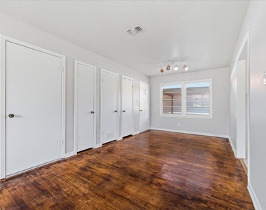 1308 Rose Avenue - Photo Thumbnail 7