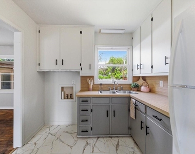 1308 Rose Avenue - Photo Thumbnail 9