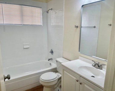 1414 Middleton Drive - Photo Thumbnail 9