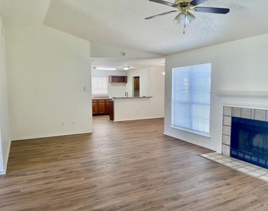 1414 Middleton Drive - Photo Thumbnail 2