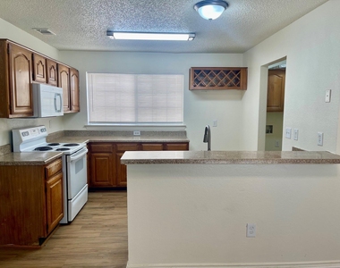 1414 Middleton Drive - Photo Thumbnail 4