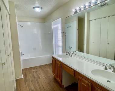 1414 Middleton Drive - Photo Thumbnail 13