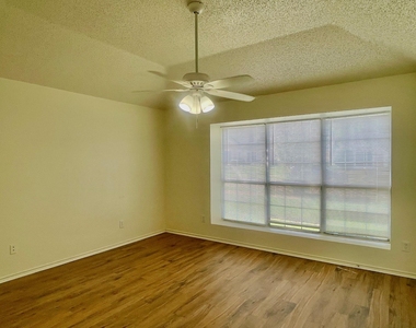 1414 Middleton Drive - Photo Thumbnail 12