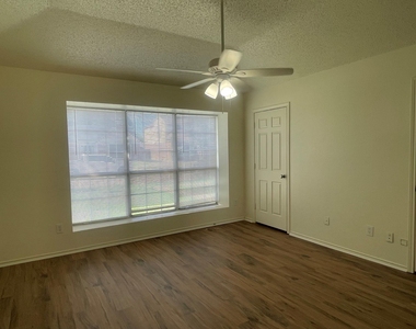 1414 Middleton Drive - Photo Thumbnail 11