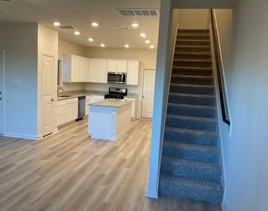 325 Stone Court - Photo Thumbnail 4