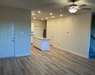 325 Stone Court - Photo Thumbnail 6