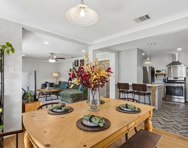 9507 Ash Creek Drive - Photo Thumbnail 2