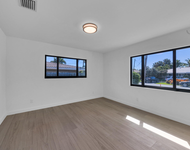 2863 Ne 26th Court - Photo Thumbnail 16
